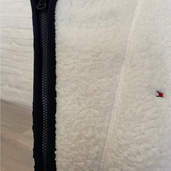 Tommy Hilfiger Women’s Faux Sherpa Pullover Half Zip Medium EUC - Picture 5 of 13